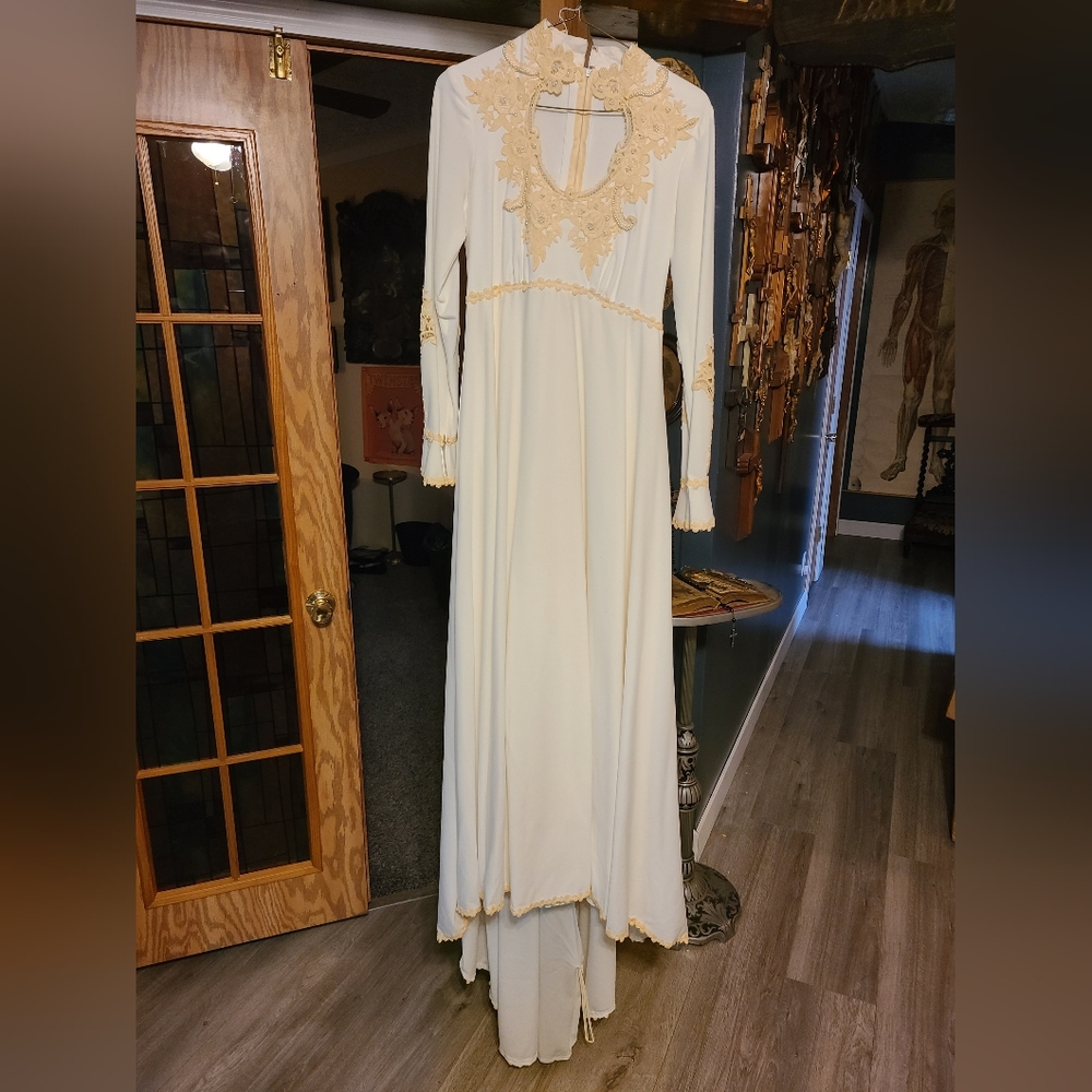 Vintage wedding dress